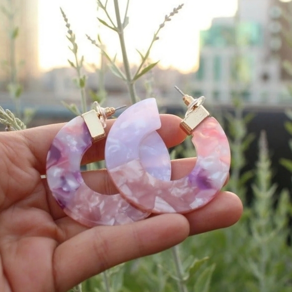 BaubleBar Jewelry - New Baublebar Pink marble cute simple hoop earring